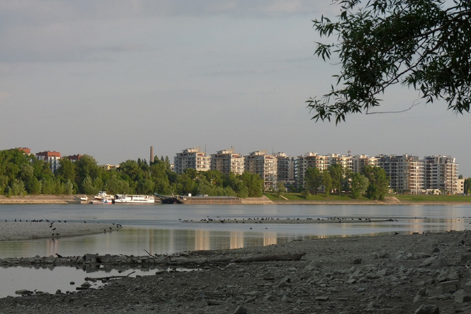 A Duna-part kavicszátonyokkal