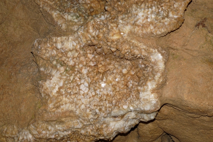 Kalcit kristályok barlangfalon