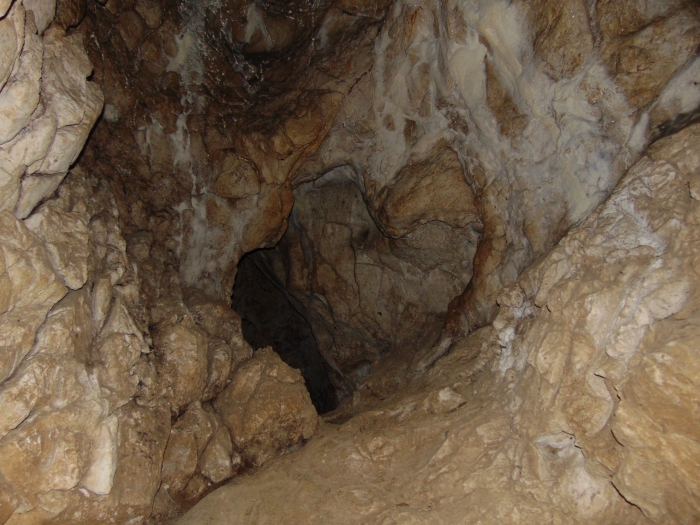 A Leány-barlang bejárata